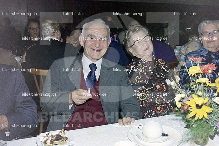 1974 Seniorenkaffee im Helenensaal Sinzig: SNHLSN-012793