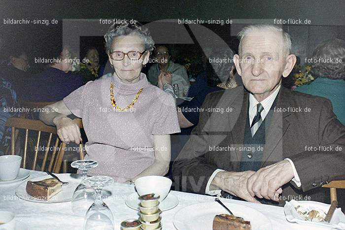 1974 Seniorenkaffee im Helenensaal Sinzig: SNHLSN-012795