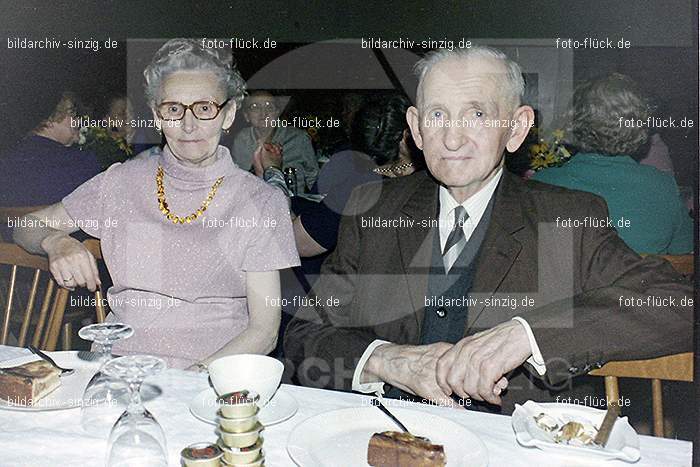 1974 Seniorenkaffee im Helenensaal Sinzig: SNHLSN-012796