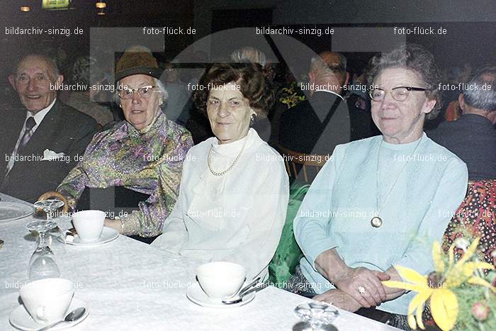 1974 Seniorenkaffee im Helenensaal Sinzig: SNHLSN-012798