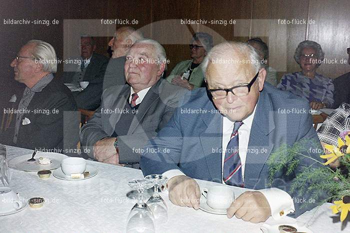 1974 Seniorenkaffee im Helenensaal Sinzig: SNHLSN-012807