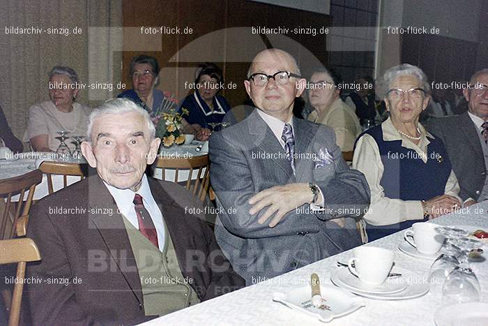 1974 Seniorenkaffee im Helenensaal Sinzig: SNHLSN-012814