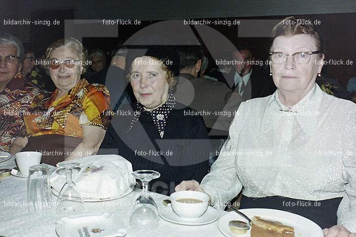 1974 Seniorenkaffee im Helenensaal Sinzig: SNHLSN-012822