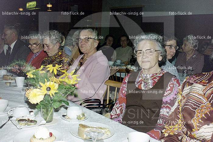 1974 Seniorenkaffee im Helenensaal Sinzig: SNHLSN-012824