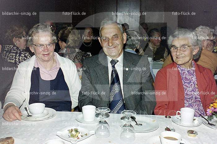 1974 Seniorenkaffee im Helenensaal Sinzig: SNHLSN-012826