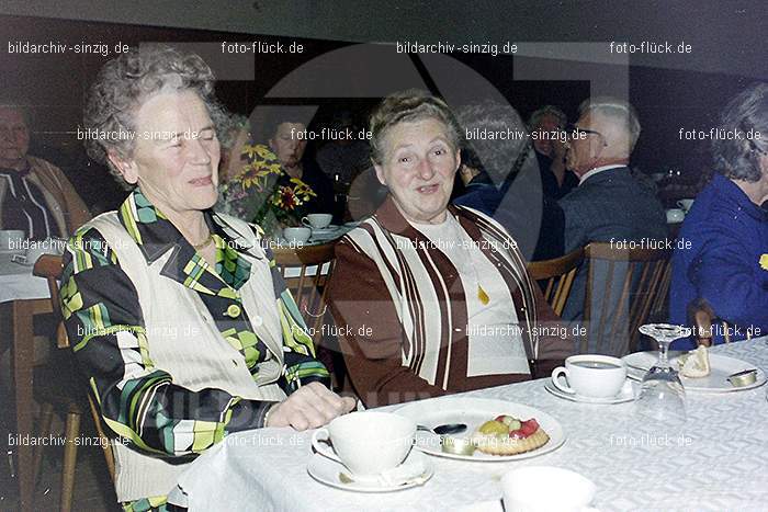 1974 Seniorenkaffee im Helenensaal Sinzig: SNHLSN-012828