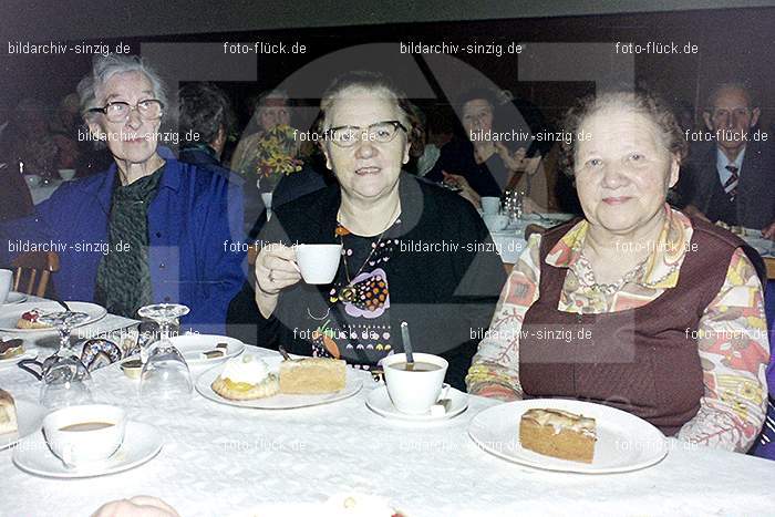 1974 Seniorenkaffee im Helenensaal Sinzig: SNHLSN-012829