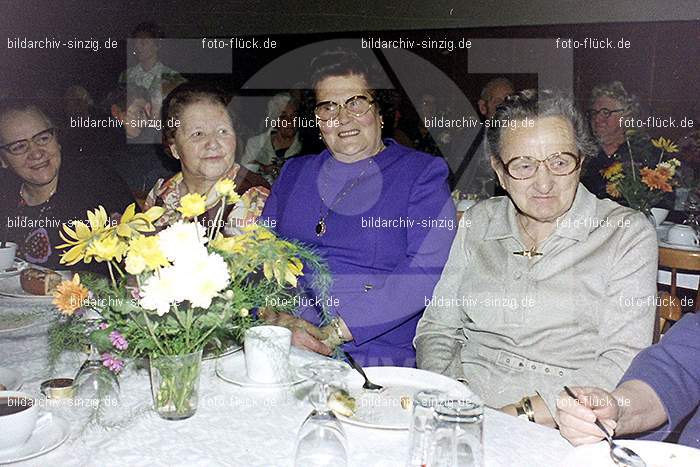 1974 Seniorenkaffee im Helenensaal Sinzig: SNHLSN-012831