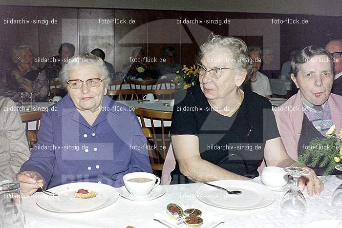 1974 Seniorenkaffee im Helenensaal Sinzig: SNHLSN-012832