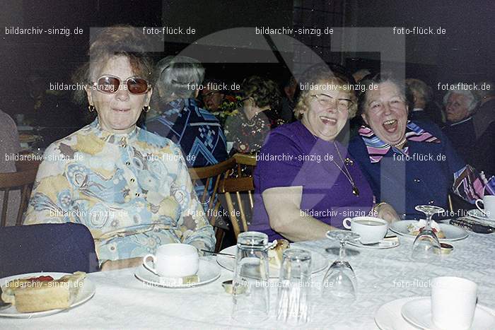 1974 Seniorenkaffee im Helenensaal Sinzig: SNHLSN-012836