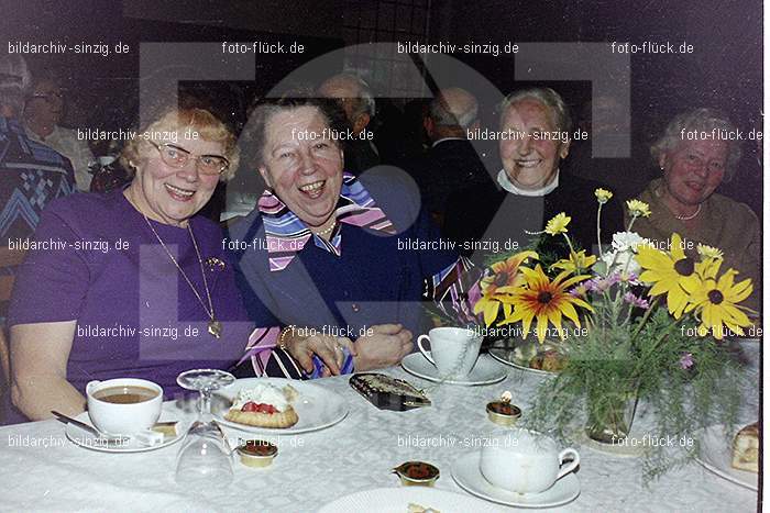 1974 Seniorenkaffee im Helenensaal Sinzig: SNHLSN-012837