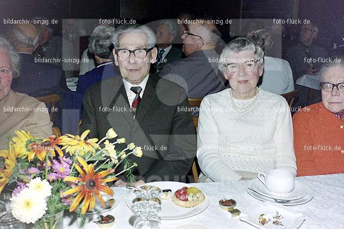 1974 Seniorenkaffee im Helenensaal Sinzig: SNHLSN-012839