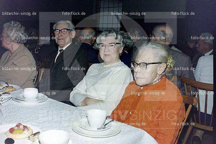 1974 Seniorenkaffee im Helenensaal Sinzig: SNHLSN-012840