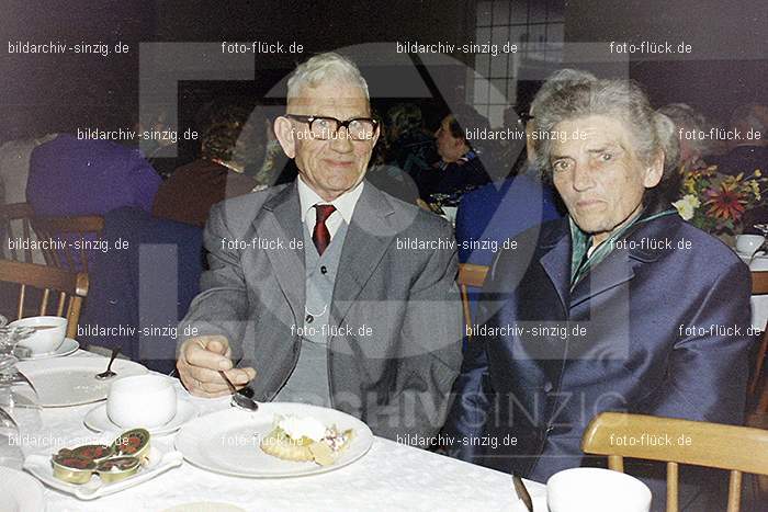 1974 Seniorenkaffee im Helenensaal Sinzig: SNHLSN-012843