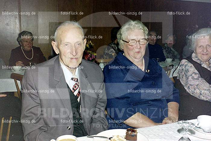 1974 Seniorenkaffee im Helenensaal Sinzig: SNHLSN-012844