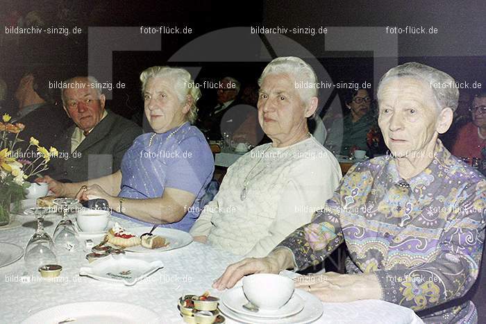 1974 Seniorenkaffee im Helenensaal Sinzig: SNHLSN-012849