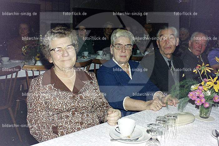 1974 Seniorenkaffee im Helenensaal Sinzig: SNHLSN-012852