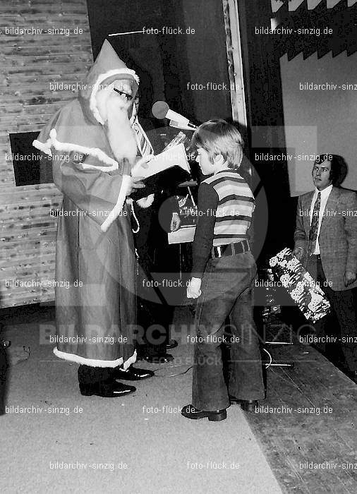 1972 Weihnachtsfeier für die Kinder der Angestellten der Agrob: WHFRKNNGGR-012864