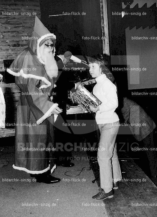 1972 Weihnachtsfeier für die Kinder der Angestellten der Agrob: WHFRKNNGGR-012871
