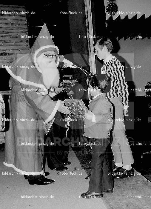 1972 Weihnachtsfeier für die Kinder der Angestellten der Agrob: WHFRKNNGGR-012874