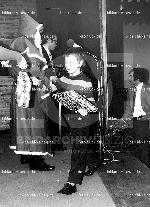 1972 Weihnachtsfeier für die Kinder der Angestellten der Agrob: WHFRKNNGGR-012877