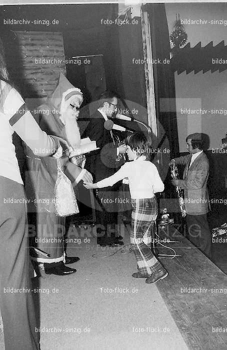 1972 Weihnachtsfeier für die Kinder der Angestellten der Agrob: WHFRKNNGGR-012894