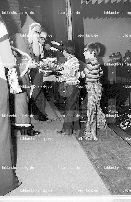 1972 Weihnachtsfeier für die Kinder der Angestellten der Agrob: WHFRKNNGGR-012903
