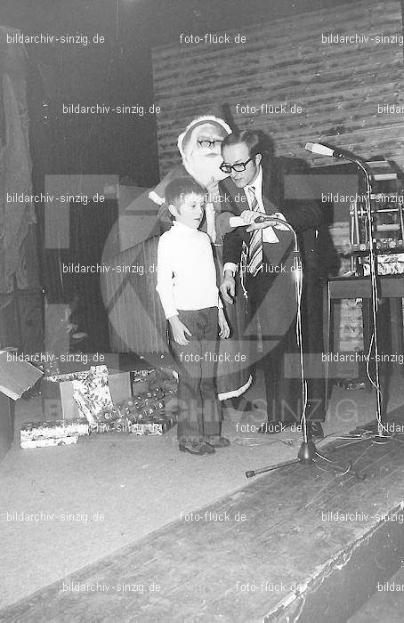 1972 Weihnachtsfeier für die Kinder der Angestellten der Agrob: WHFRKNNGGR-012910