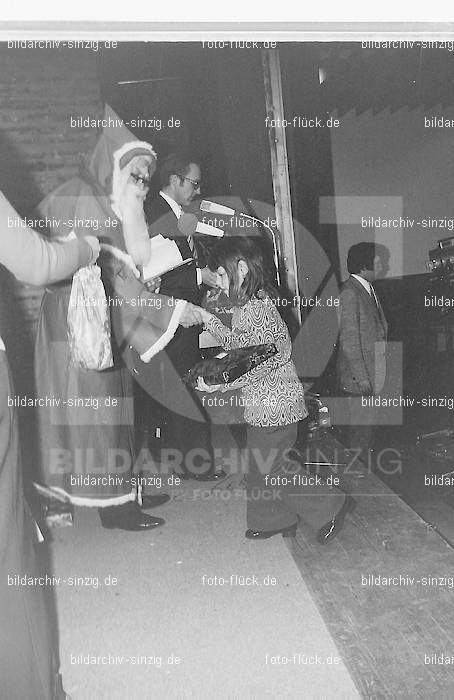 1972 Weihnachtsfeier für die Kinder der Angestellten der Agrob: WHFRKNNGGR-012912