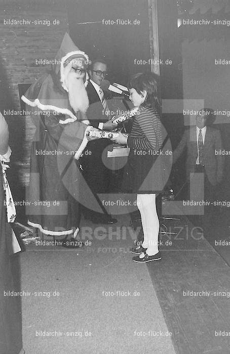 1972 Weihnachtsfeier für die Kinder der Angestellten der Agrob: WHFRKNNGGR-012914