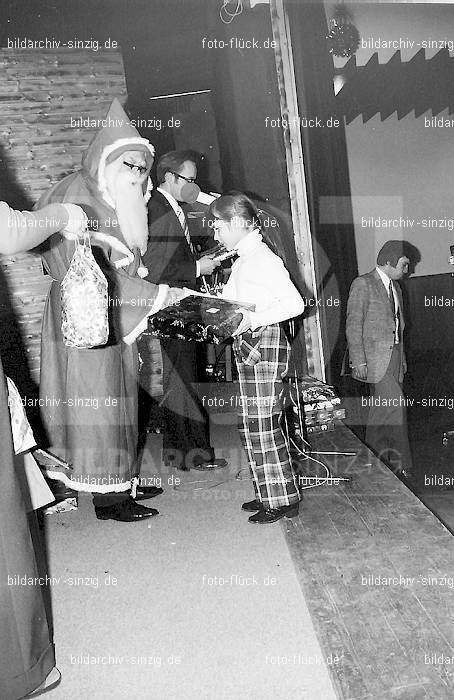 1972 Weihnachtsfeier für die Kinder der Angestellten der Agrob: WHFRKNNGGR-012919
