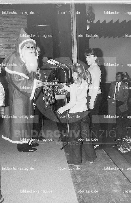 1972 Weihnachtsfeier für die Kinder der Angestellten der Agrob: WHFRKNNGGR-012924
