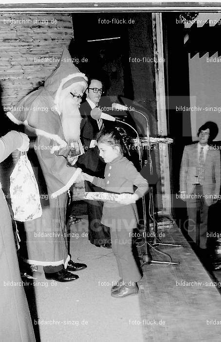 1972 Weihnachtsfeier für die Kinder der Angestellten der Agrob: WHFRKNNGGR-012930