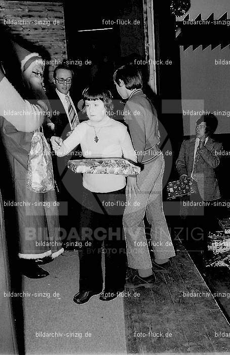 1972 Weihnachtsfeier für die Kinder der Angestellten der Agrob: WHFRKNNGGR-012935