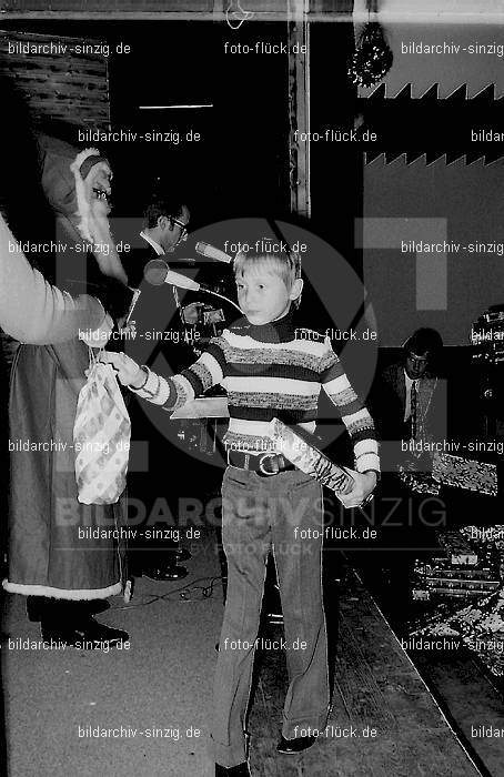 1972 Weihnachtsfeier für die Kinder der Angestellten der Agrob: WHFRKNNGGR-012940