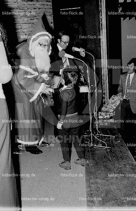 1972 Weihnachtsfeier für die Kinder der Angestellten der Agrob: WHFRKNNGGR-012941