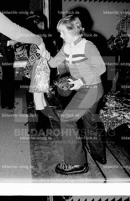 1972 Weihnachtsfeier für die Kinder der Angestellten der Agrob: WHFRKNNGGR-012947