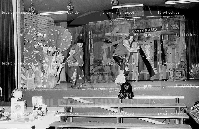 1972 Weihnachtsfeier für die Kinder der Angestellten der Agrob: WHFRKNNGGR-012964