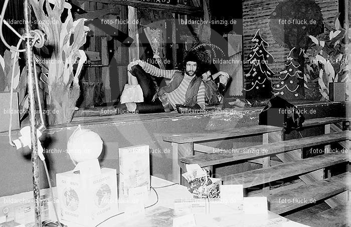 1972 Weihnachtsfeier für die Kinder der Angestellten der Agrob: WHFRKNNGGR-012965
