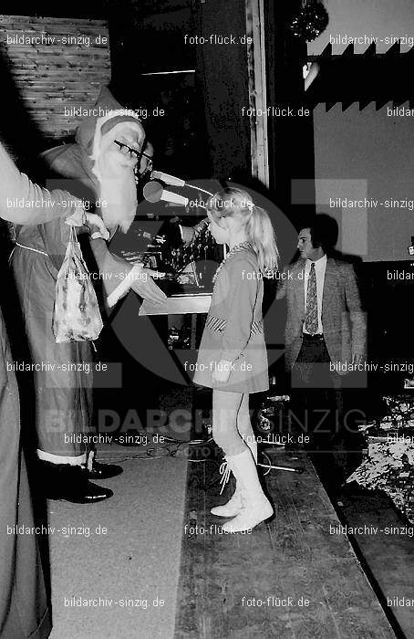 1972 Weihnachtsfeier für die Kinder der Angestellten der Agrob: WHFRKNNGGR-012981