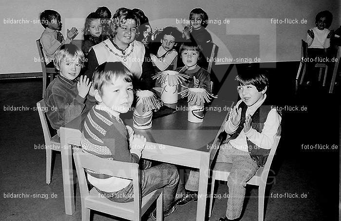 1972 St. Martin im Kath. Kindergarten St. Peter in Sinzig: STMRKTKNSTPTSN-013043