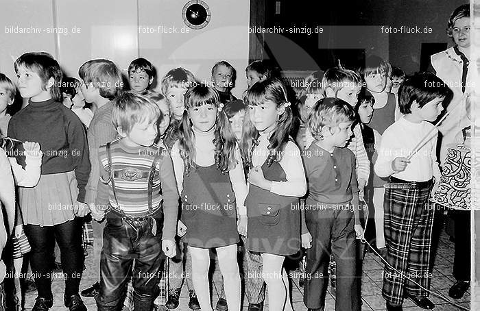 1972 St. Martin im Kath. Kindergarten St. Peter in Sinzig: STMRKTKNSTPTSN-013059