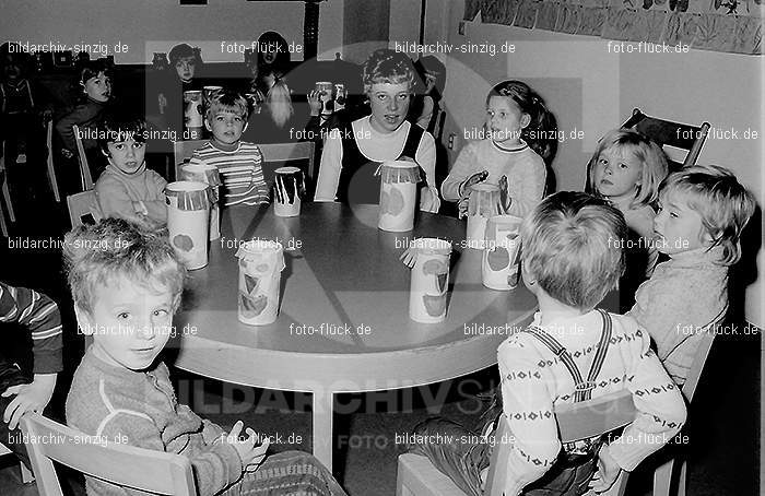 1972 St. Martin im Kath. Kindergarten St. Peter in Sinzig: STMRKTKNSTPTSN-013086