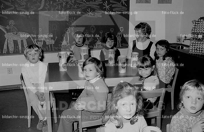 1972 St. Martin im Kath. Kindergarten St. Peter in Sinzig: STMRKTKNSTPTSN-013089