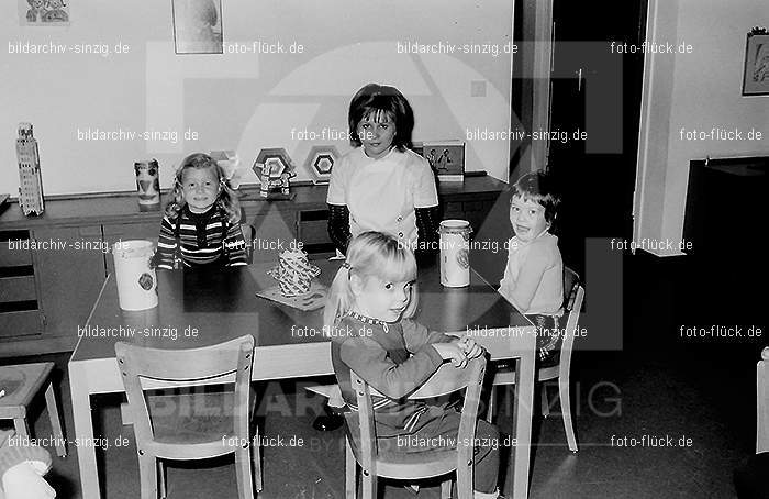 1972 St. Martin im Kath. Kindergarten St. Peter in Sinzig: STMRKTKNSTPTSN-013097
