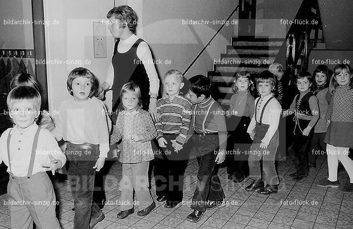 1972 St. Martin im Kath. Kindergarten St. Peter in Sinzig: STMRKTKNSTPTSN-013098