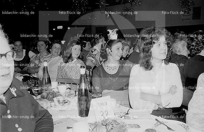 1972 Weiberfastnacht im Helenensaal Sinzig: WBHLSN-013270