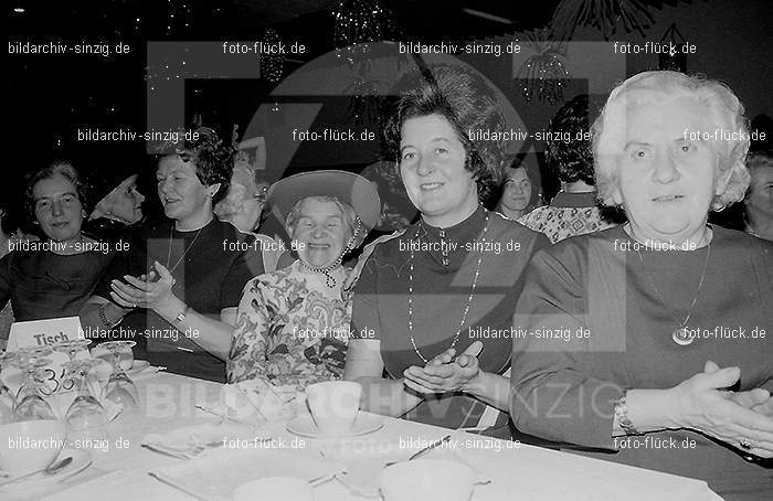 1972 Weiberfastnacht im Helenensaal Sinzig: WBHLSN-013276