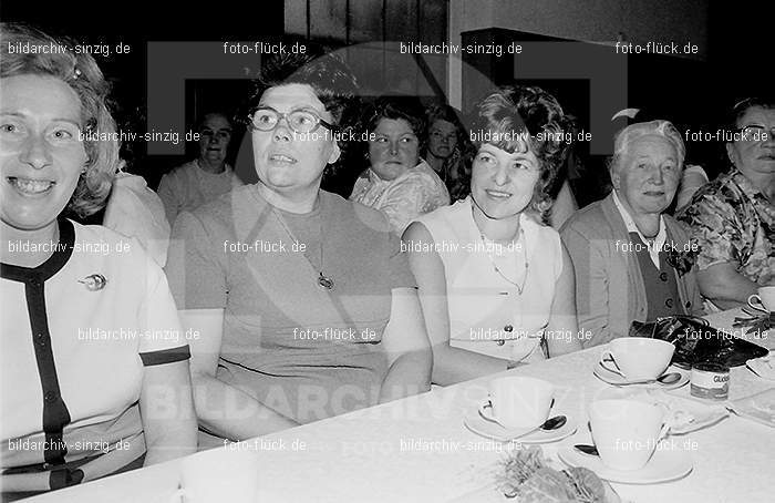 1972 Weiberfastnacht im Helenensaal Sinzig: WBHLSN-013279