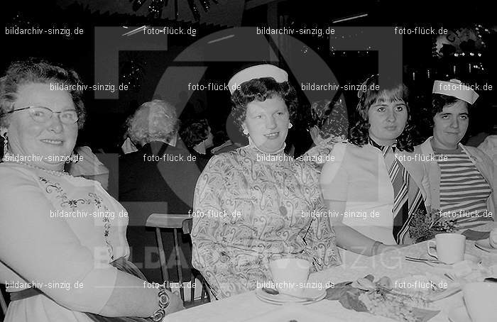 1972 Weiberfastnacht im Helenensaal Sinzig: WBHLSN-013287